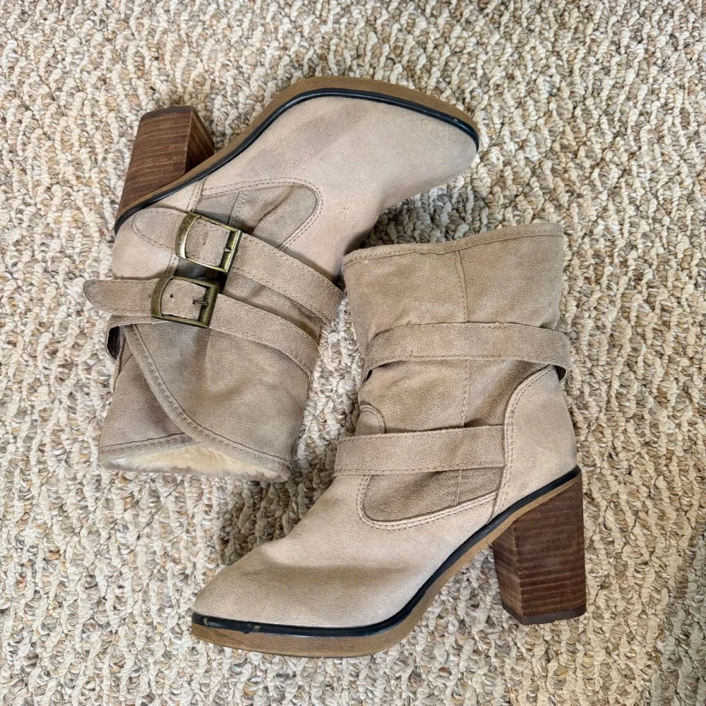 SM New York Women's Taupe Faux Suede Fur‎ Lined Heeled Buckle Ankle Boots Size 9